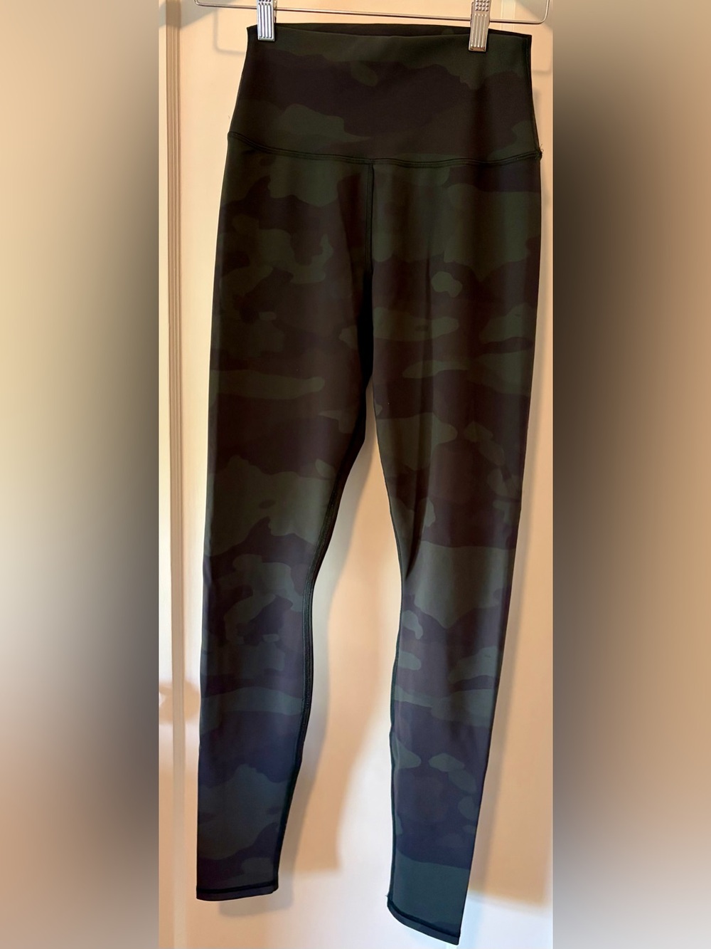 Women’s Alo High-Waist Camo Vapor leggings